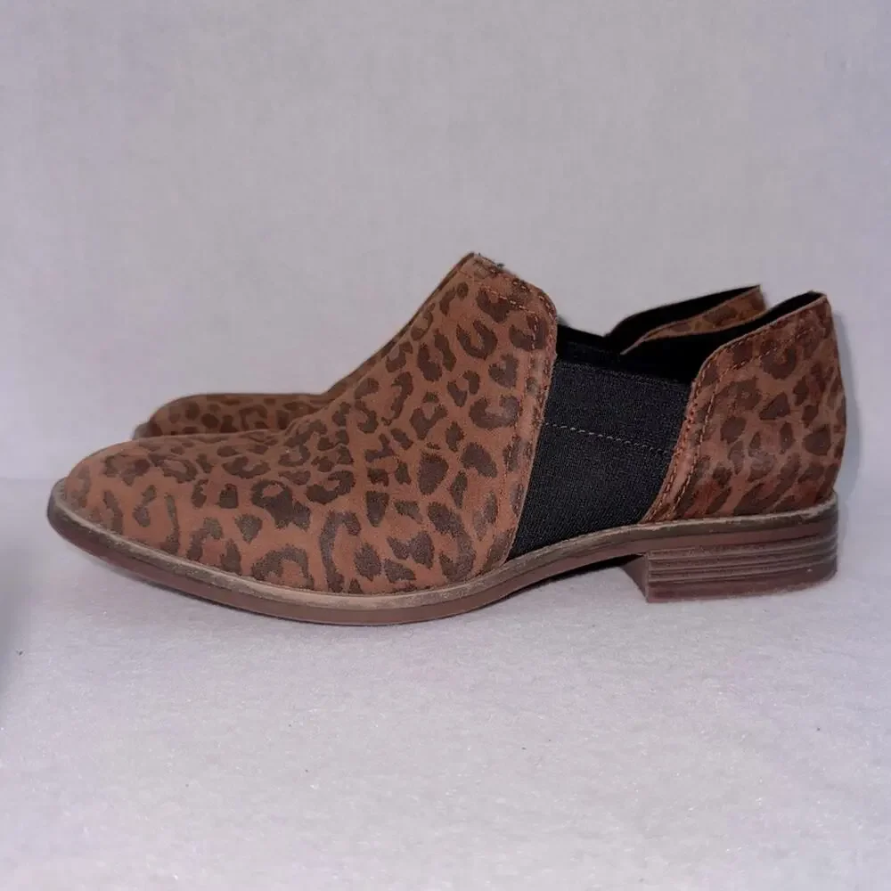 Women’s Clarks Suede Camzin Ultimate Comfort Leopard Print Shoes size 7.5